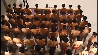 일본 부카케와 함께하는 억제되지 않은 아시아 오르가이