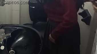 기숙사에서 대학생과 몰래 녹화한 화장실 만남
