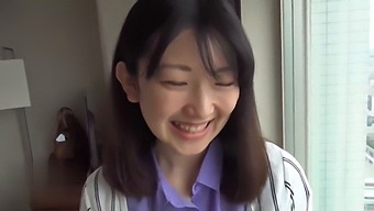 노골적인 비디오에서 높은 성욕을 가진 아시아 미인